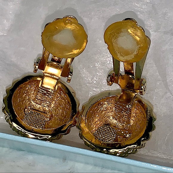 Vintage DIOR Clip-On Earrings - Picture 6 of 13